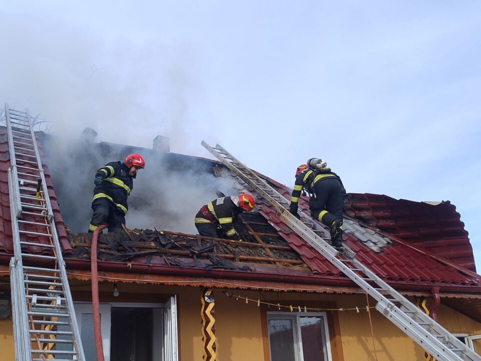 Marți, 13, zi cu trei intervenții la incendii de la coșurile de fum Marți, 13, zi cu trei intervenții la incendii de la coșurile de fum