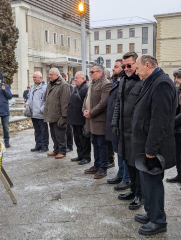 Ziua Culturii Naționale a început în municipiul Suceava cu depunere de coroane de flori și jerbe la statuia lui Mihai Eminescu