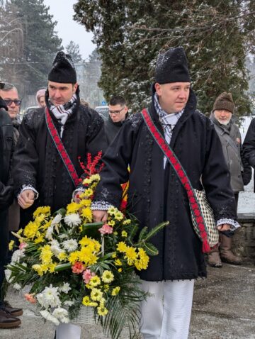 Ziua Culturii Naționale a început în municipiul Suceava cu depunere de coroane de flori și jerbe la statuia lui Mihai Eminescu