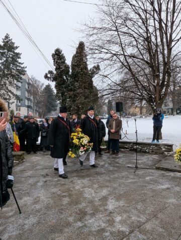Ziua Culturii Naționale a început în municipiul Suceava cu depunere de coroane de flori și jerbe la statuia lui Mihai Eminescu
