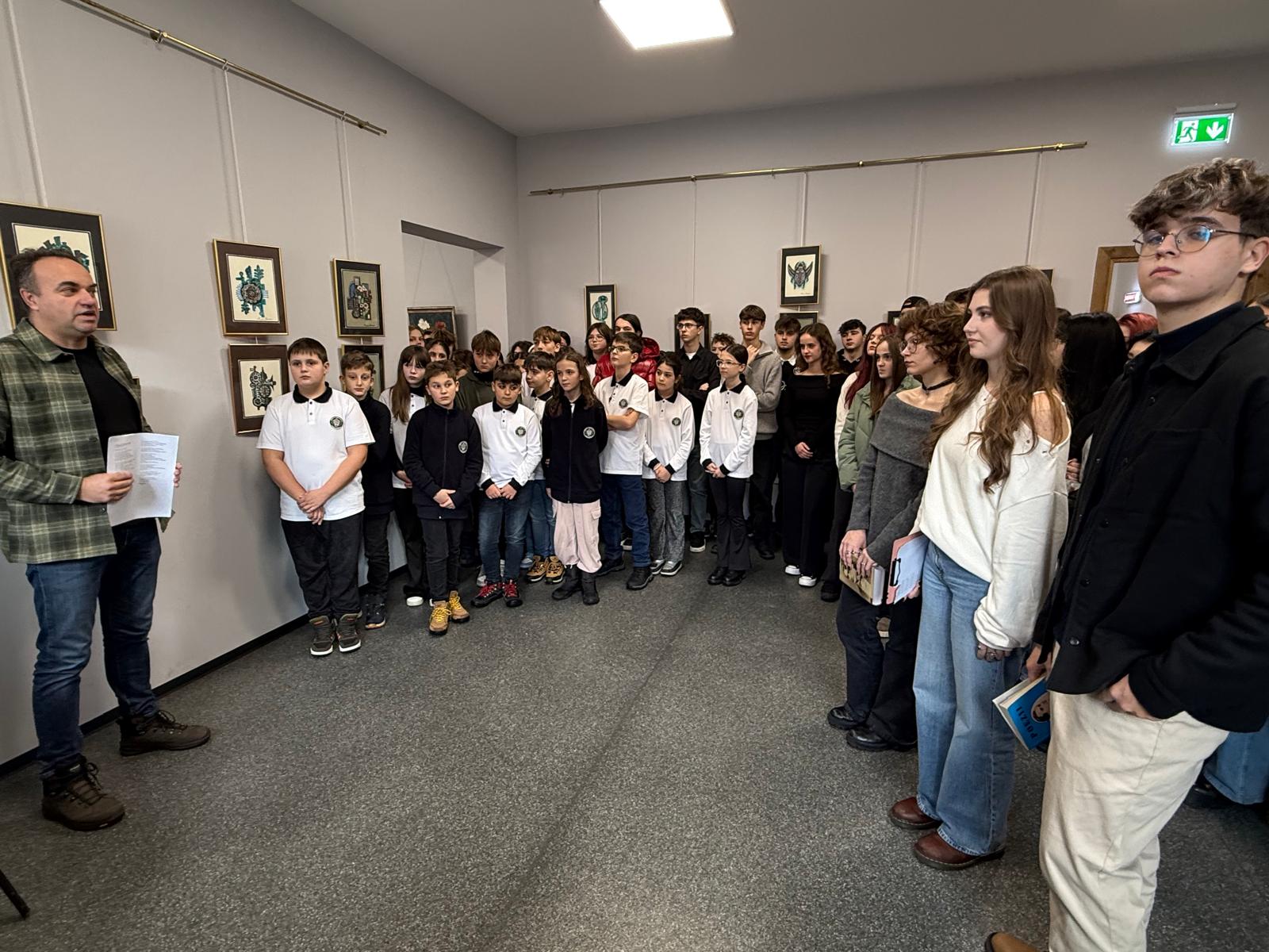 Arta grafică purtând semnătura Radu Bercea a înnobilat simezele humorene de Ziua Culturii Naționale