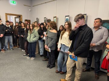 Arta grafică purtând semnătura Radu Bercea a înnobilat simezele humorene de Ziua Culturii Naționale