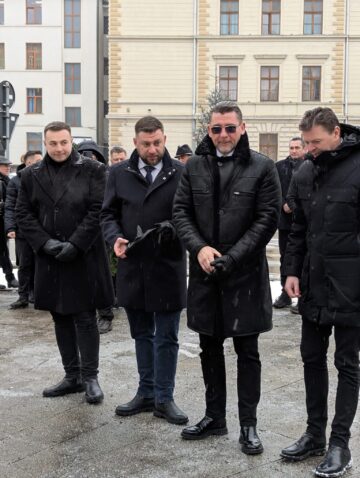 Ziua Culturii Naționale a început în municipiul Suceava cu depunere de coroane de flori și jerbe la statuia lui Mihai Eminescu