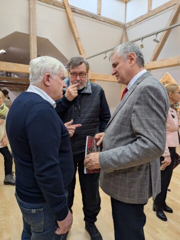 „Amprenta” pictorului și restauratorului Dinu Săvescu, pe simezele Muzeului de Istorie Suceava