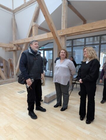 „Amprenta” pictorului și restauratorului Dinu Săvescu, pe simezele Muzeului de Istorie Suceava