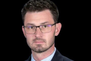 Trei ani de închisoare pentru ultraj față de primar, amenințări și infracțiuni rutiere