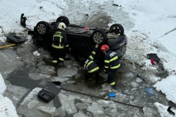 Copiii Iustin și Filofteia, ai preotului Cozma, din Vatra Dornei, grav răniți de Bobotează, au revenit astăzi în sânul familiei