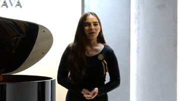 „Eminescu între clape şi metafore”, recital de pian şi poezie, la Colegiul de Artă Suceava