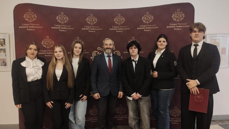 Omagiu adus culturii naționale la Colegiul Național „Eudoxiu Hurmuzachi”