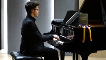 „Eminescu între clape şi metafore”, recital de pian şi poezie, la Colegiul de Artă Suceava