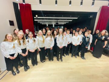 „Eminescu între clape şi metafore”, recital de pian şi poezie, la Colegiul de Artă Suceava