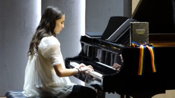 „Eminescu între clape şi metafore”, recital de pian şi poezie, la Colegiul de Artă Suceava