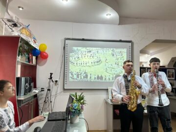 Spectacolul “Mihai Eminescu – de la muzica poeziei la poezia muzicii”, la Colegiul Tehnic “Mihai Băcescu”