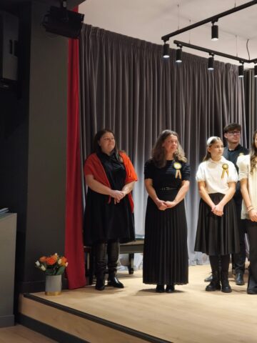„Eminescu între clape şi metafore”, recital de pian şi poezie, la Colegiul de Artă Suceava