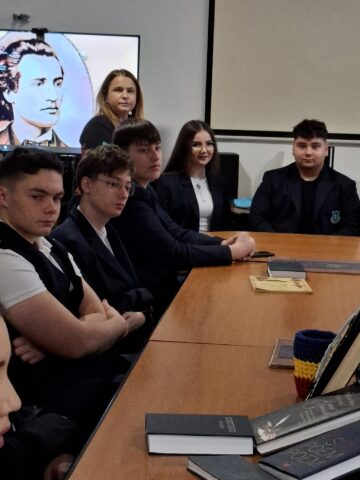 Activități dedicate poetului național, la Colegiul „Mihai Eminescu”, desfășurate în colaborare cu biblioteca școlii