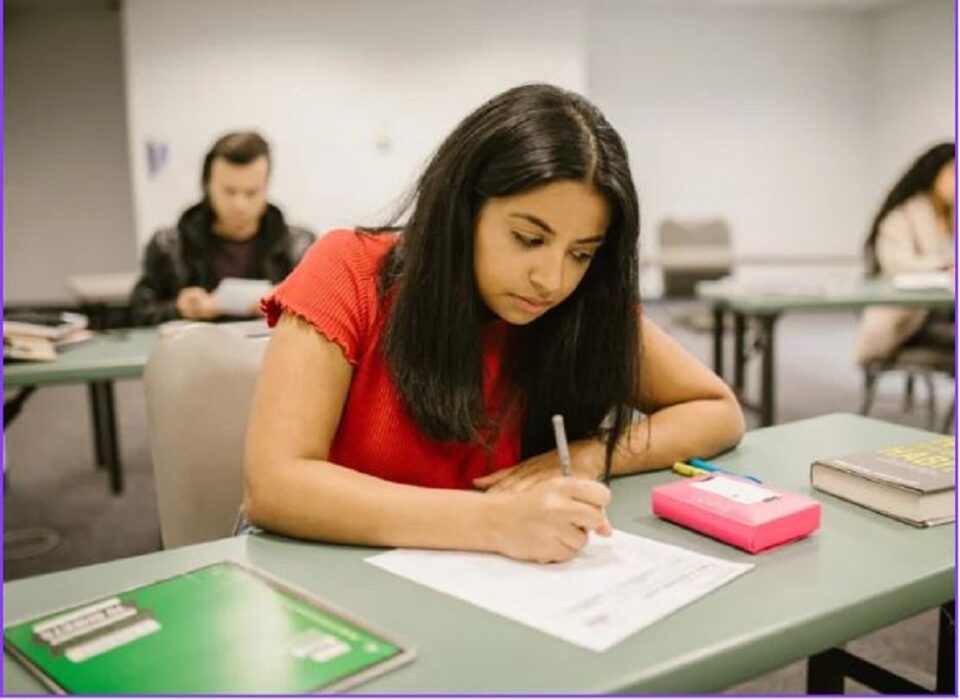 Absenți mulți, peste 500, la proba de matematică de la simularea la clasa a VIII-a