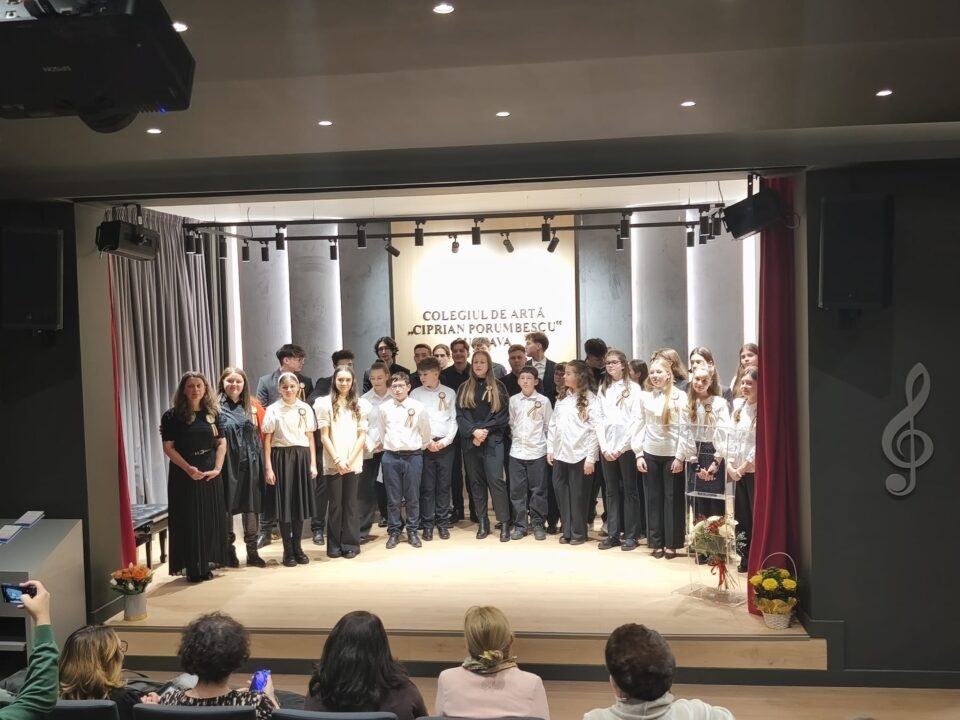 „Eminescu între clape şi metafore”, recital de pian şi poezie, la Colegiul de Artă Suceava