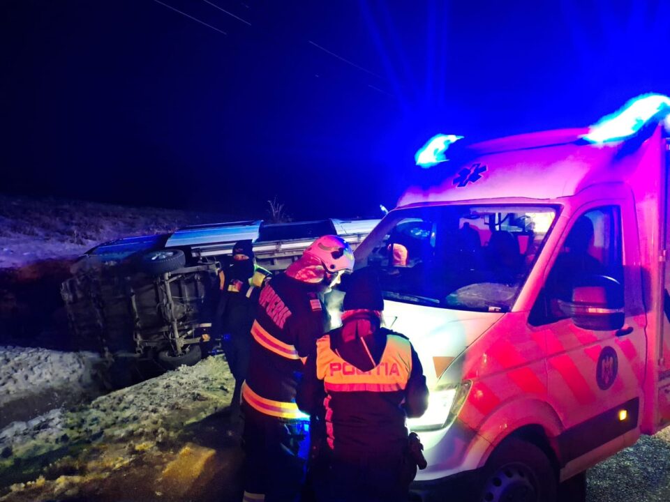 Microbuz cu 11 moldoveni, în drum spre Germania, răsturnat la Ilișești