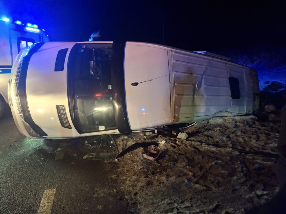 Microbuz cu 11 moldoveni, în drum spre Germania, răsturnat la Ilișești