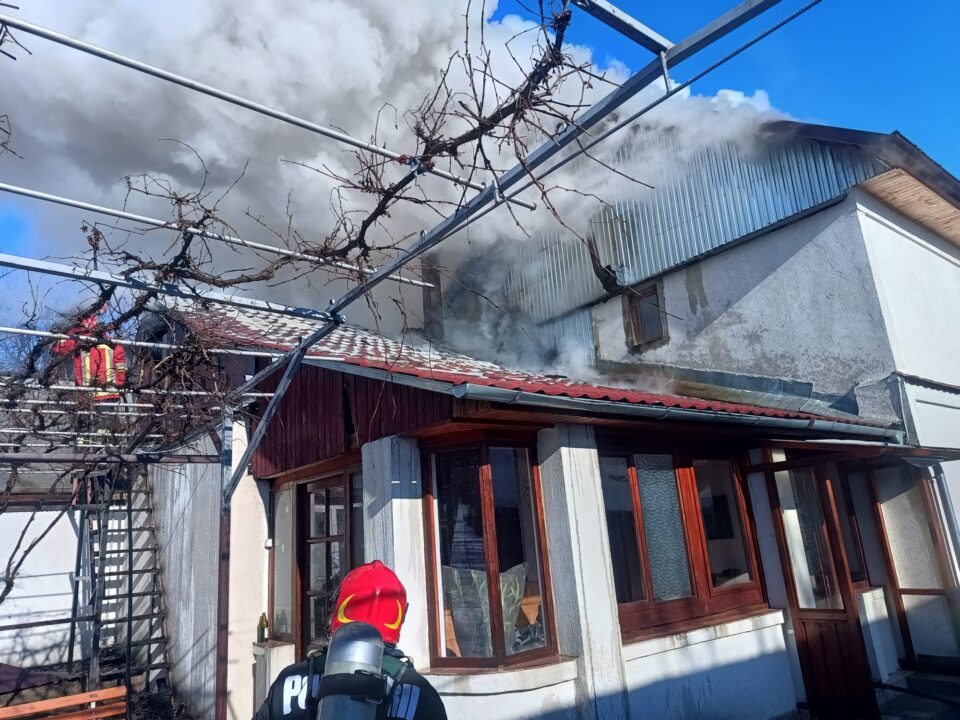 Altă locuință afectată de un incendiu de la coșul de fum, la Lipoveni-Mitoc