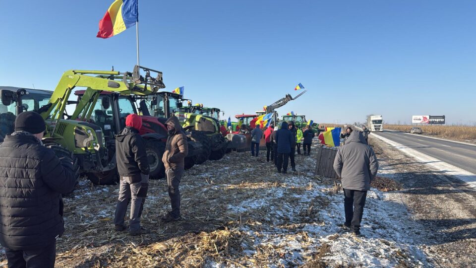 Fermieri din județul Suceava au început un protest la marginea E 85