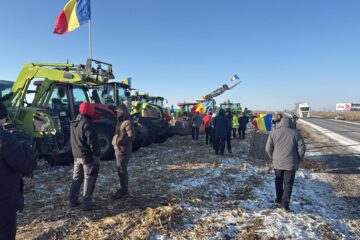 Fermieri din județul Suceava au început un protest la marginea E 85