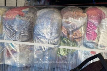 Peste 16 tone de deșeuri textile, interzise pe teritoriul României