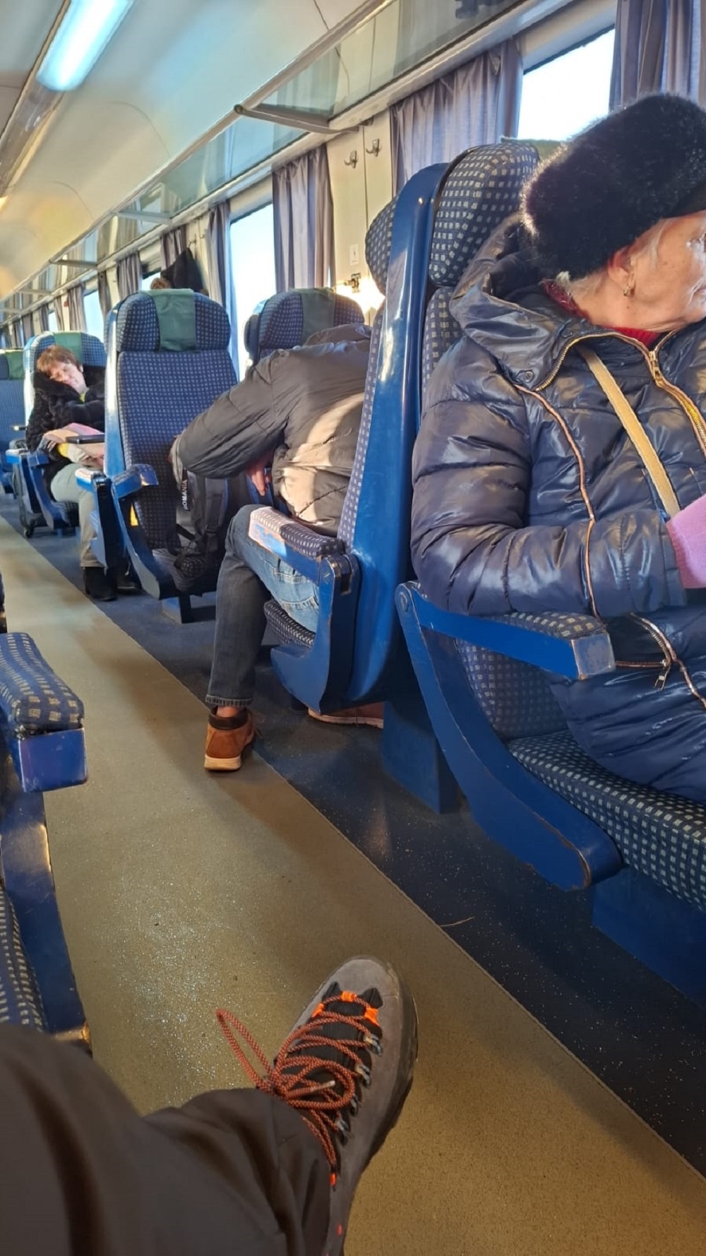 Imagine din trenul cu întârziere enormă