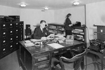 „Mlaştina călduţă a birocraţiei”