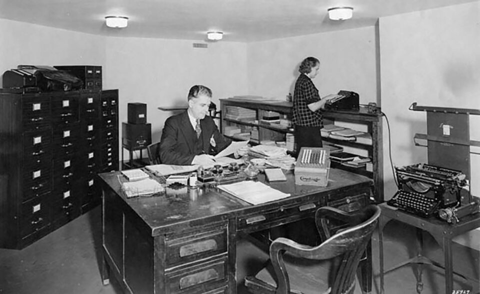 „Mlaştina călduţă a birocraţiei”