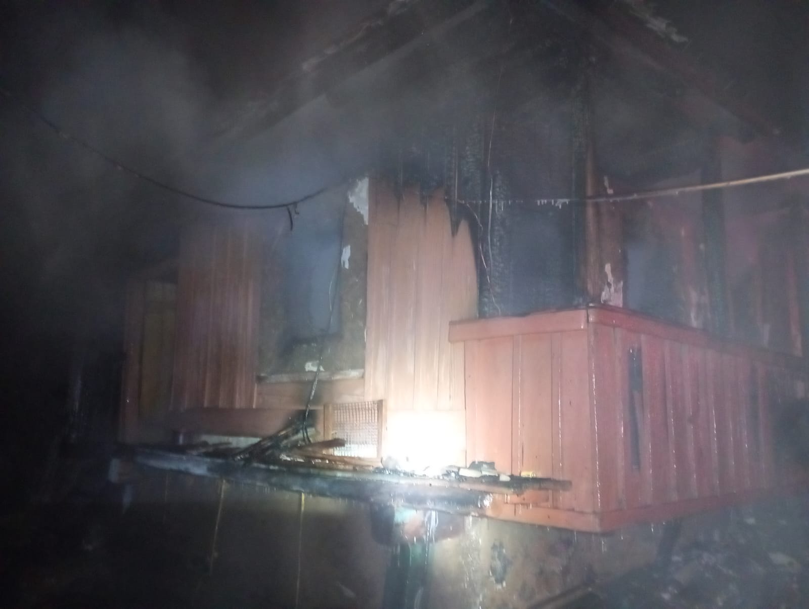 În noaptea de marți spre miercuri, în jurul orei 3.20, alarma a venit de la Pârteștii de Sus – Cacica