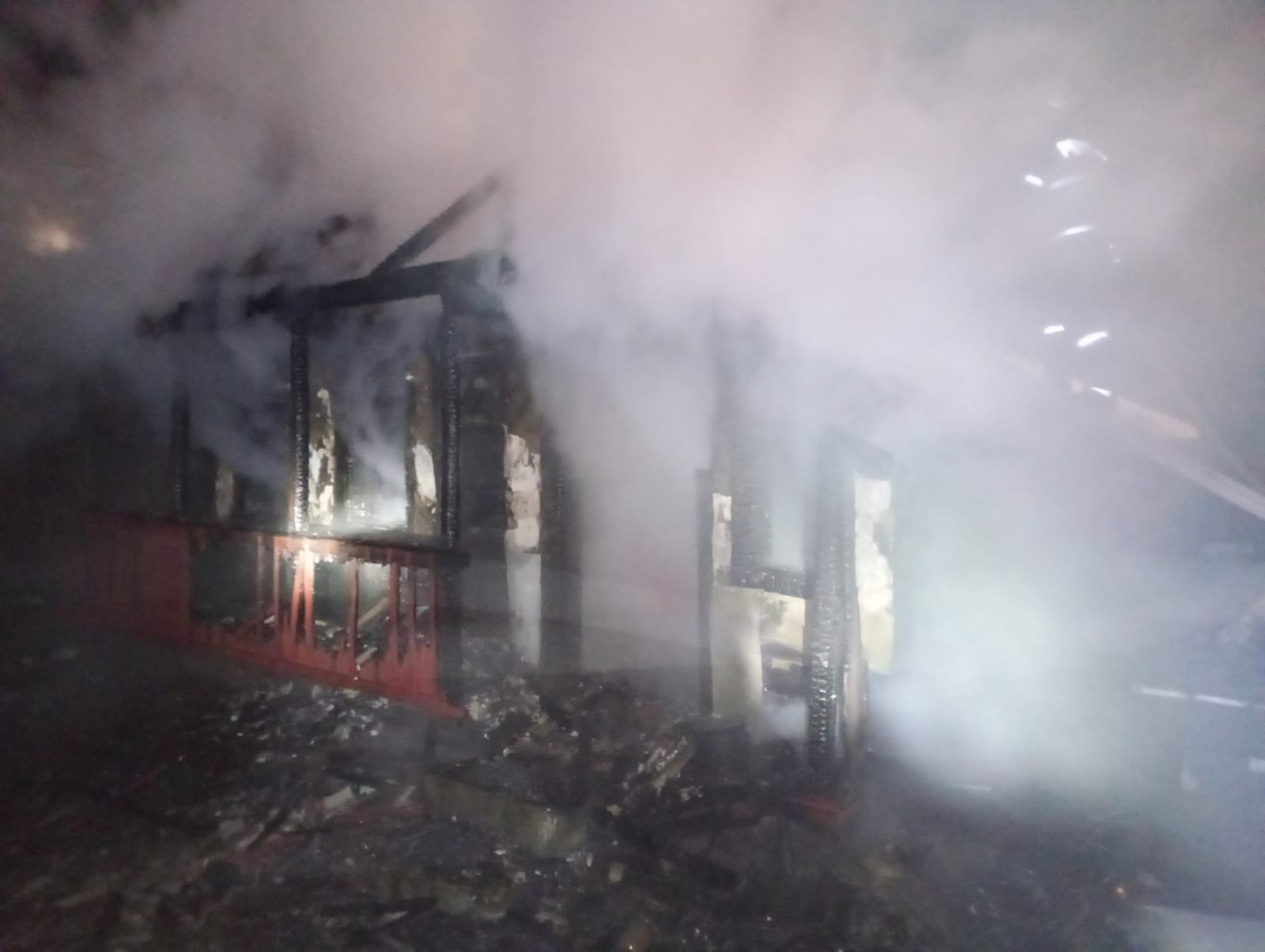 În noaptea de marți spre miercuri, în jurul orei 3.20, alarma a venit de la Pârteștii de Sus – Cacica