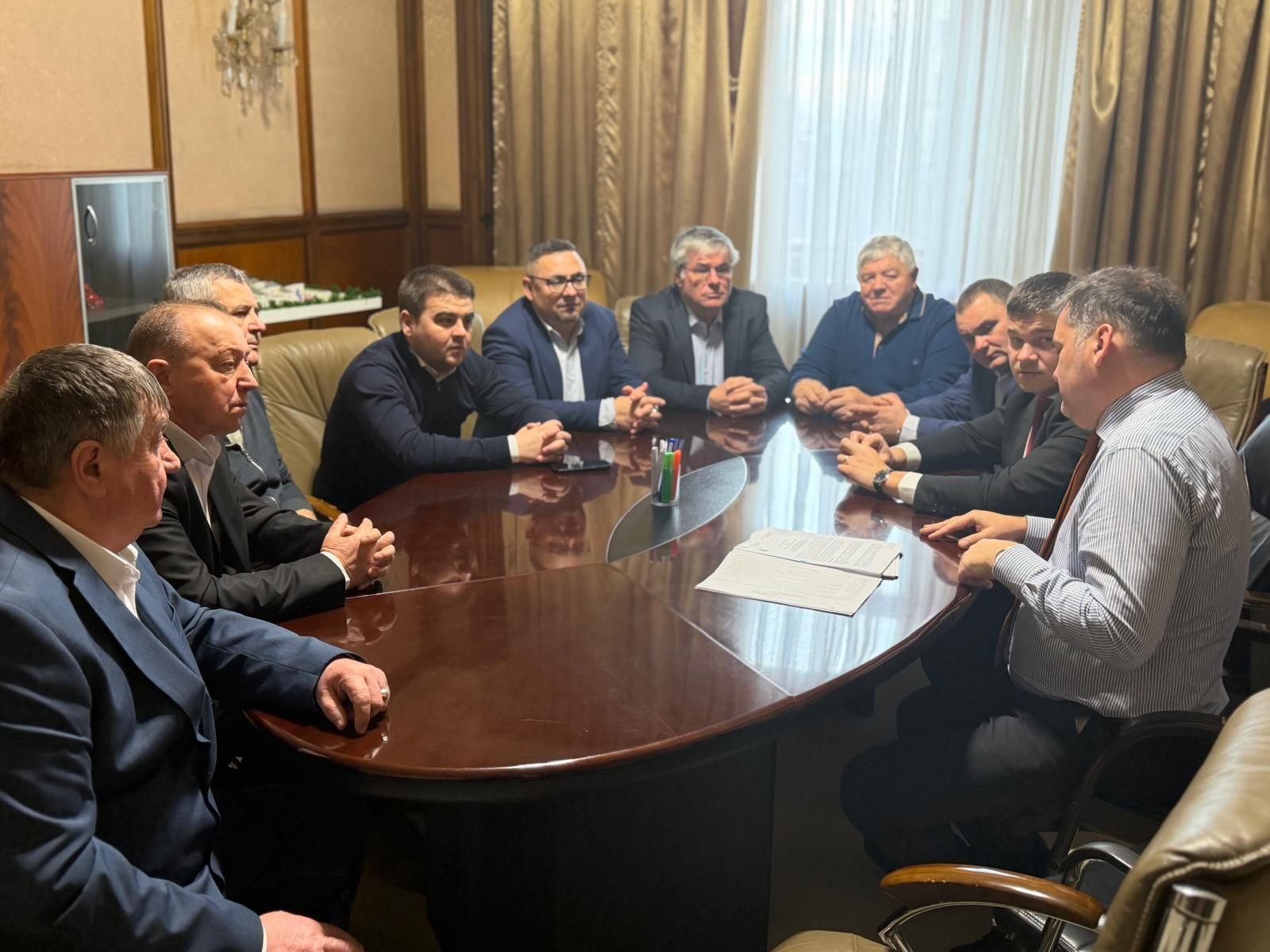 Gheorghe Șoldan a participat alături de primarii din opt localități sucevene la semnarea contractelor pentru construirea de rețele de gaz metan