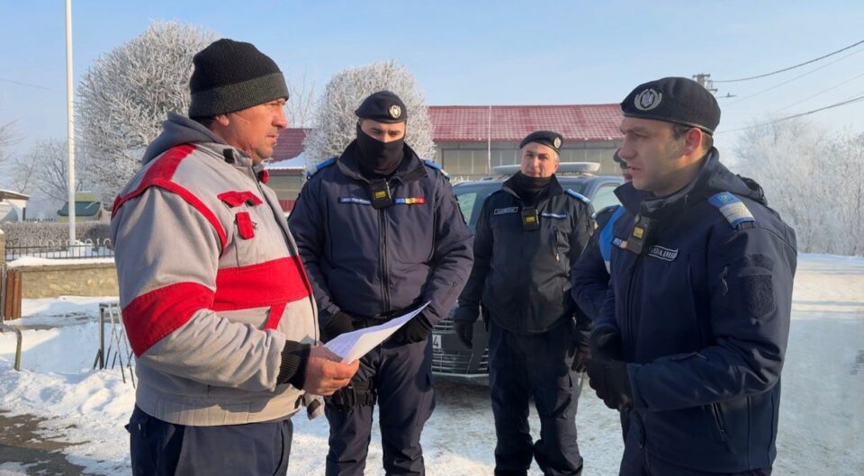 Câteva zeci de oameni din comuna Grămești cer referendum pentru demiterea Consiliului Local