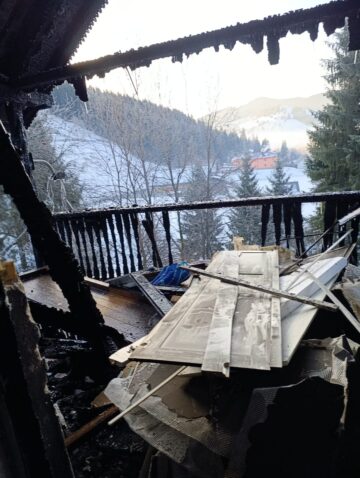 O familie cu mai mulți copii din satul Ciumârna și-a pierdut recent casa și toată agoniseala în urma unui incendiu