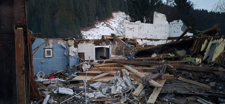 O familie cu mai mulți copii din satul Ciumârna și-a pierdut recent casa și toată agoniseala în urma unui incendiu