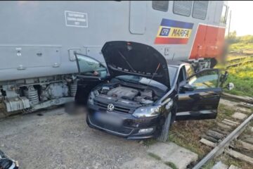 Închisoare cu suspendare în urma unui groaznic accident după ce un autoturism s-a oprit pe linie, în fața unui marfar