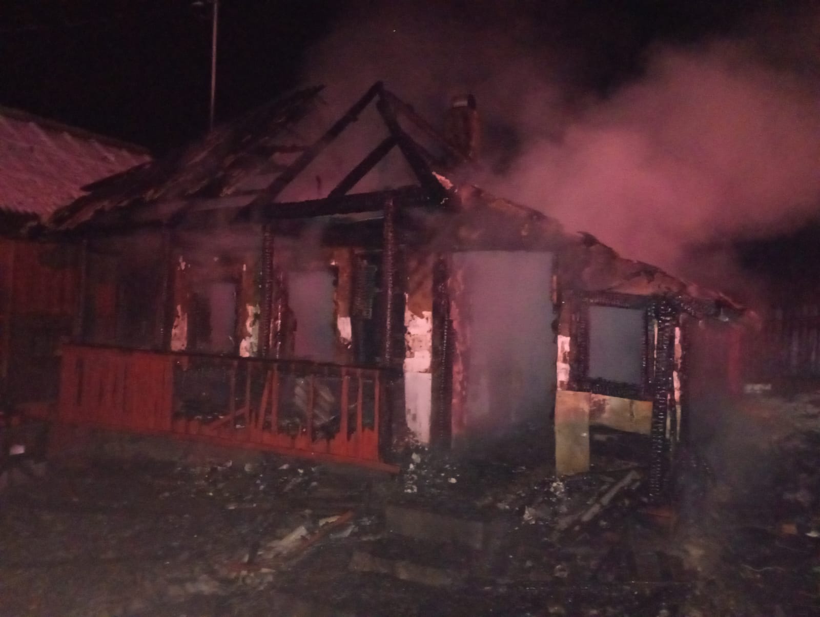 În noaptea de marți spre miercuri, în jurul orei 3.20, alarma a venit de la Pârteștii de Sus – Cacica