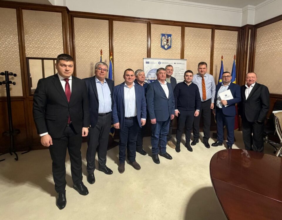 Gheorghe Șoldan a participat alături de primarii din opt localități sucevene la semnarea contractelor pentru construirea de rețele de gaz metan