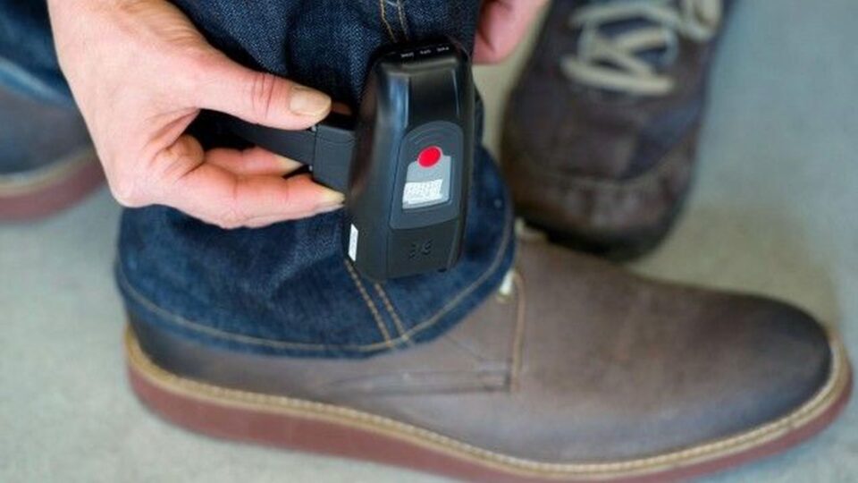 Brățară electronică. Foto replicaonline.ro Brățară electronică. Foto replicaonline.ro