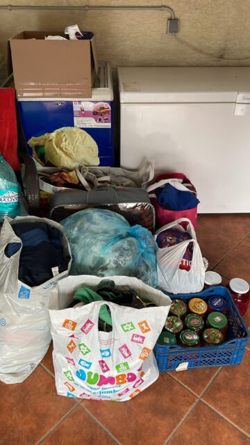 O familie cu trei copii din Putna are nevoie de ajutor. Casa le-a fost distrusă într-un incendiu cumplit