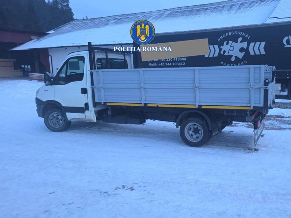 O autoutilitară în valoare de 70.000 de lei, confiscată după două transporturi ilegale de lemn în valoare de 2.000 de lei O autoutilitară în valoare de 70.000 de lei, confiscată după două transporturi ilegale de lemn în valoare de 2.000 de lei