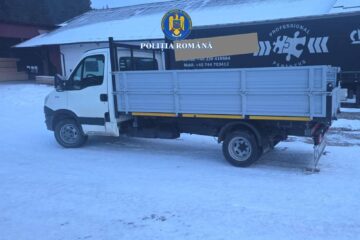 O autoutilitară în valoare de 70.000 de lei, confiscată după două transporturi ilegale de lemn în valoare de 2.000 de lei