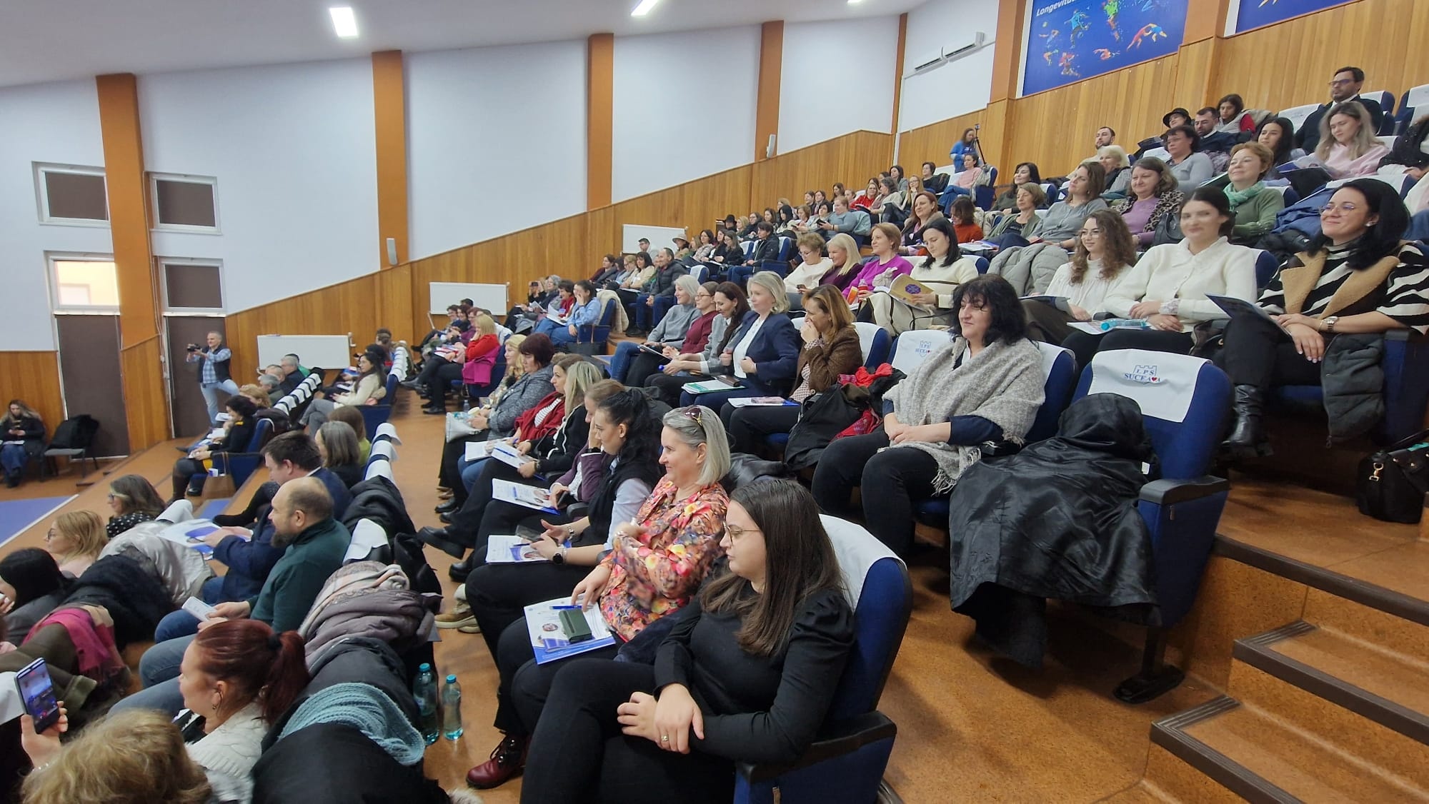 Specialiștii în educație discută soluții pentru integrarea elevilor cu cerințe speciale în școala de masă