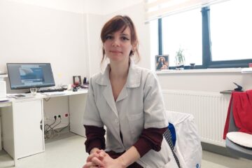 Medicul-șef al secției Oncologie de la Spitalul Clinic de Urgență „Sfântul Ioan cel Nou” din Suceava, dr. Alexandra Pușcașu Medicul-șef al secției Oncologie de la Spitalul Clinic de Urgență „Sfântul Ioan cel Nou” din Suceava, dr. Alexandra Pușcașu