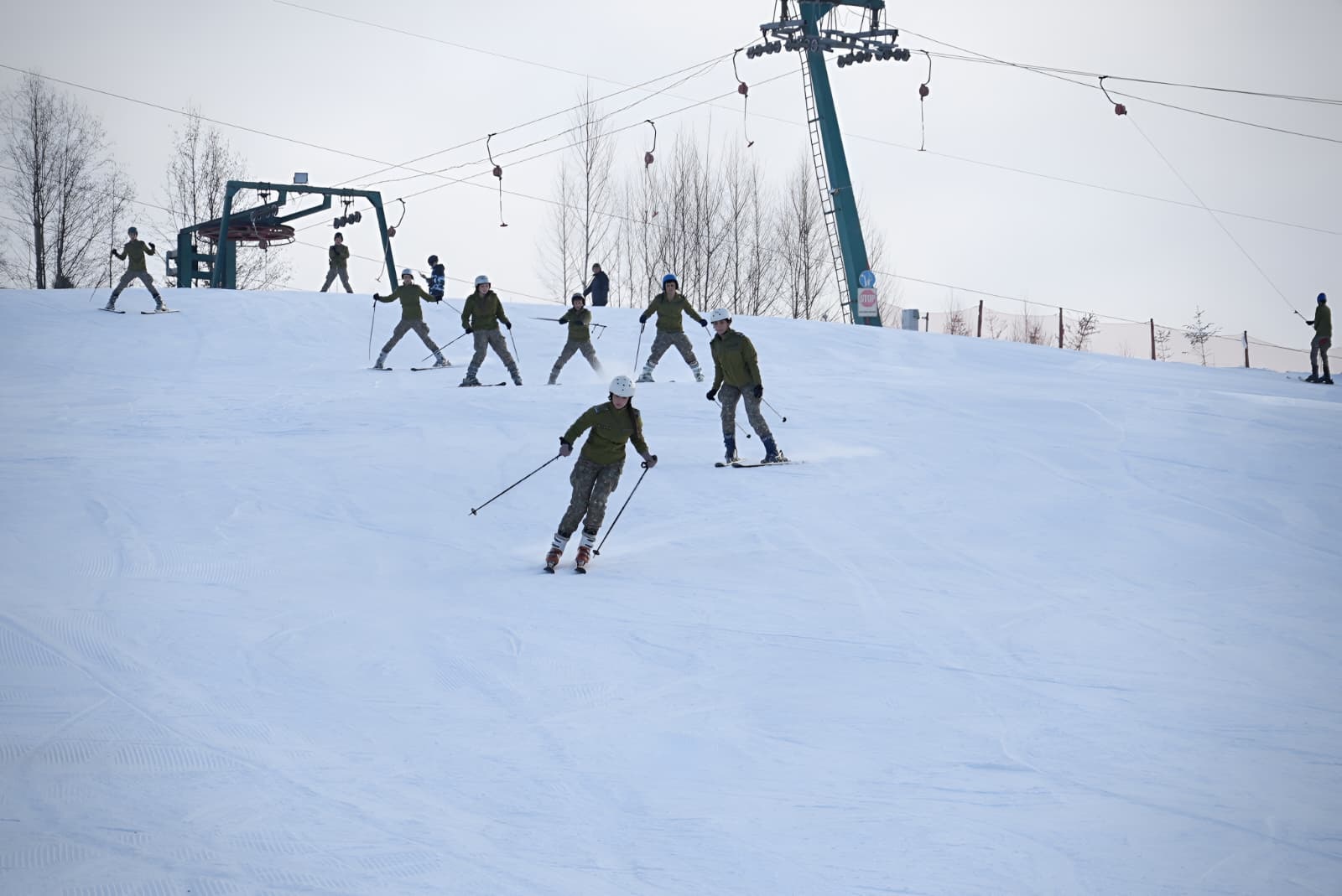 Instrucție pe schiuri pentru elevii militari de la Câmpulung