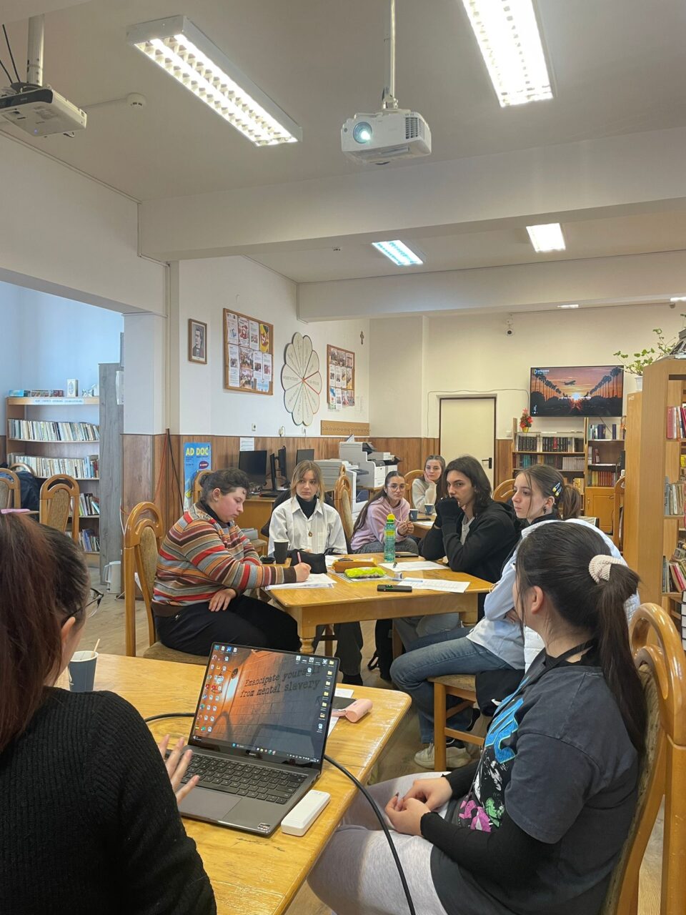 PAȘI SPRE VIITOR – orientare școlară și profesională pentru elevii claselor terminale