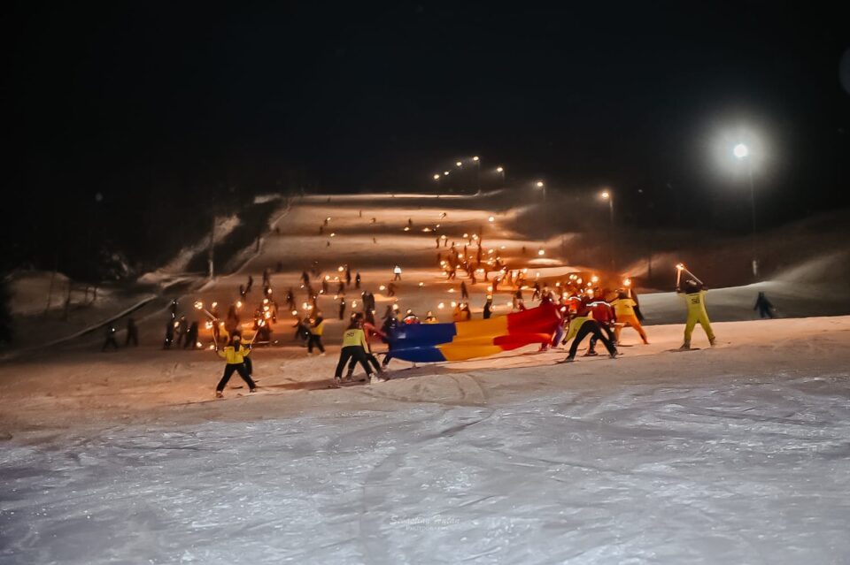 Un imens drapel va fi coborât pe Pârtia Veverița din Vatra Dornei de Ziua Micii Uniri - sursă foto: Sebastian Huțan