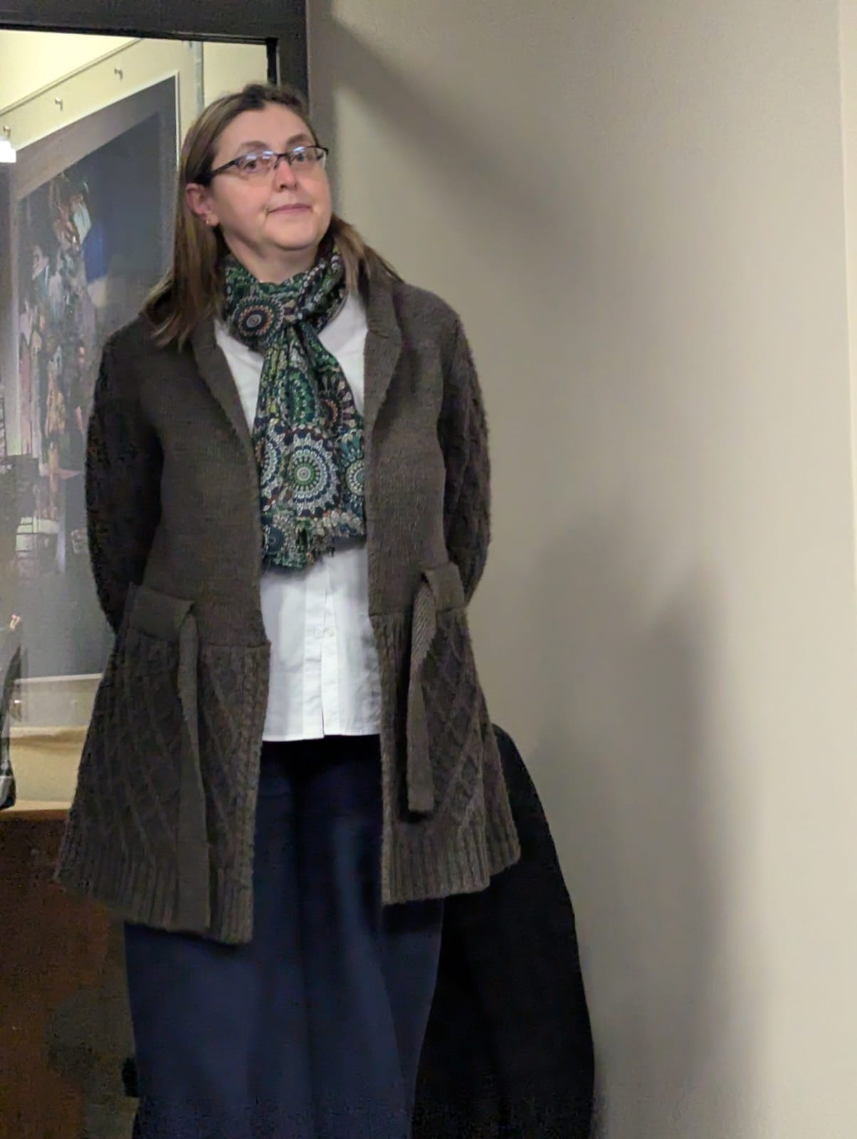 Curatorul expoziției, Cristina Popescu