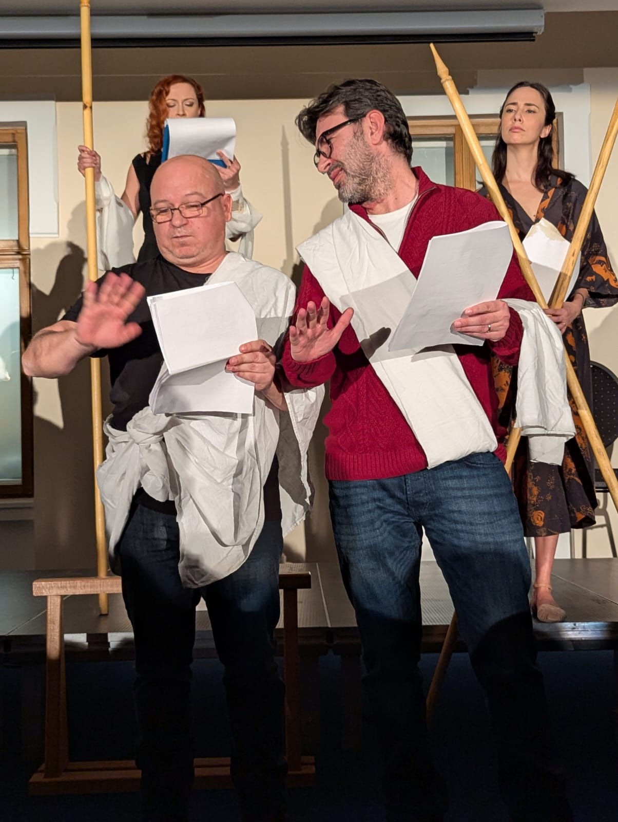 „Grecii de peste mări”, o incursiune în lumea credințelor și ideilor despre viață și moarte, prin intermediul vaselor cu figuri roșii, la Muzeul de Istorie Suceava